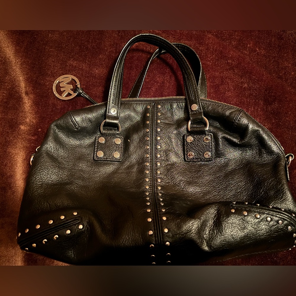 Michale Kors handbag. Hardly used. Well taken care of.